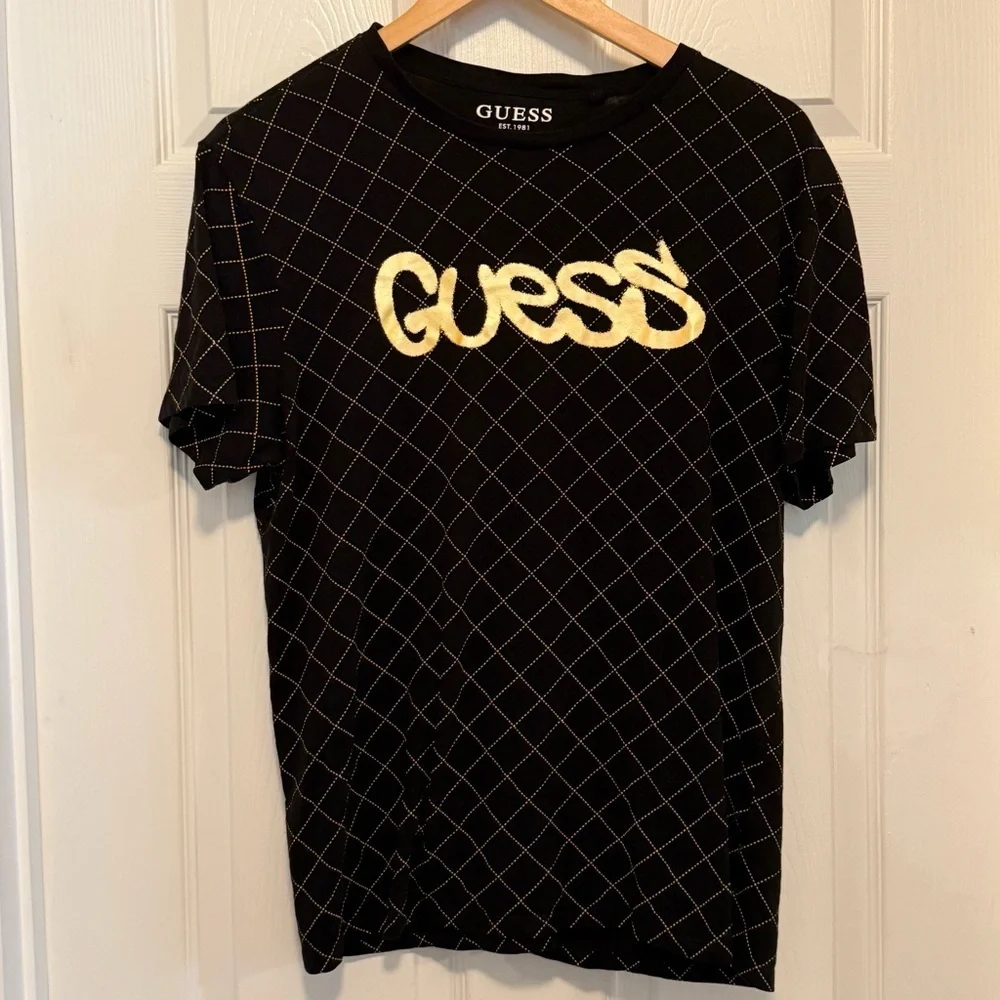 NWOT Guess Metallic Graffiti Chain Link T-shirt - Picture 3 of 5
